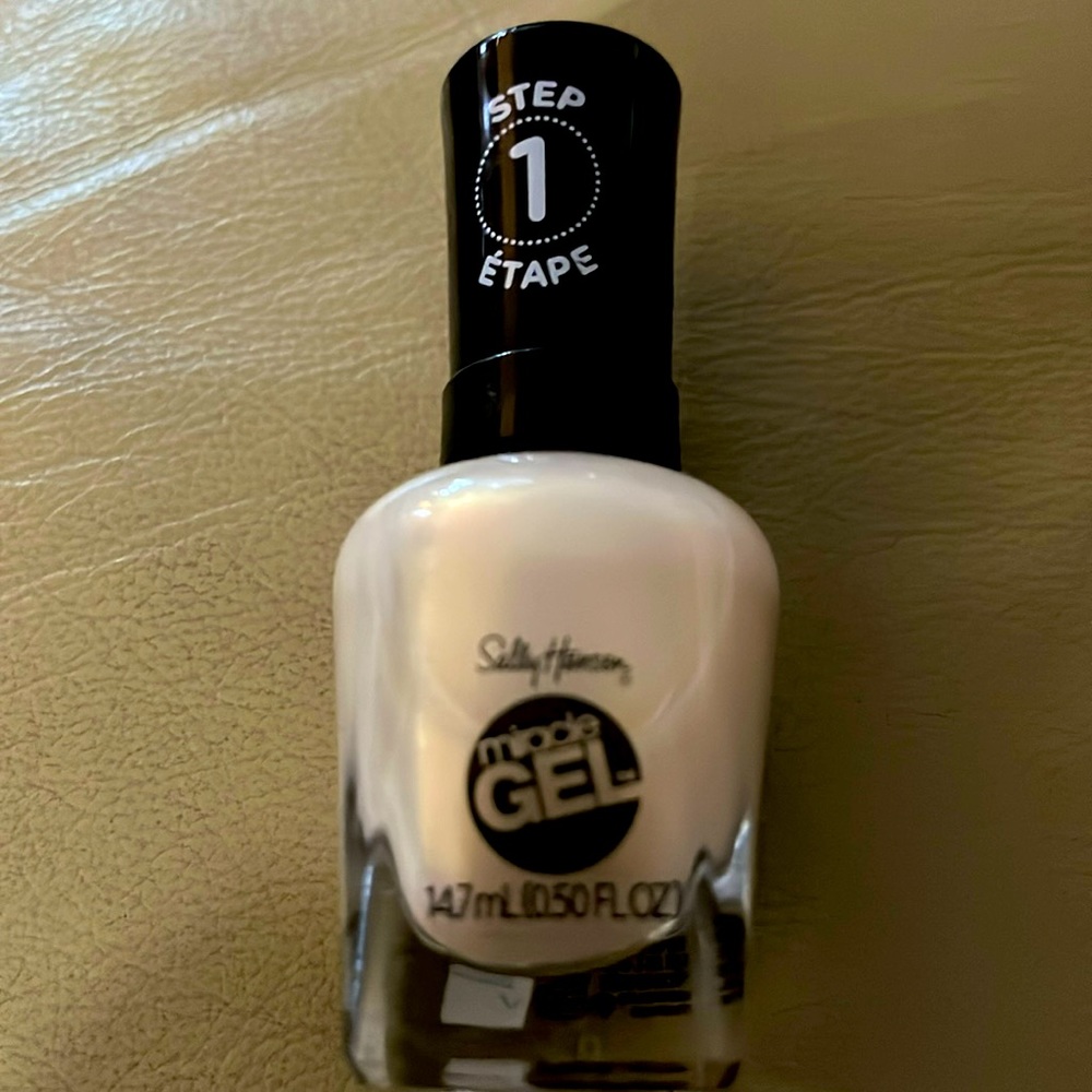 NIB! Sally Hansen Miracle Gel Nail Polish. #188 “Only have ice for you”. 0.50 oz